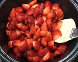 Hình bước làm 2 của món Strawberry jam