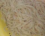 A picture of step 3 of White spaghetti and stew with egg.