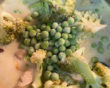 Foto del paso 5 de la receta: Pollo especiado con pasas, anacardos y leche de coco
