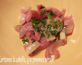 Foto del paso 5 de la receta: Ensalada de pimientos asados, con aceitunas en aceite