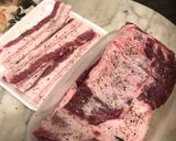 Foto del passaggio 1 della ricetta Costine e pancetta croccante glassate sul BBQ