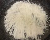 A picture of step 4 of Shanghai Scallion Oil Noodles.