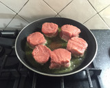 Foto del paso 2 de la receta: Solomillo en salsa