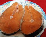 Foto del paso 2 de la receta: Salmón en airfryer con salsa tártara y trigueros salteados