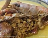 Foto del paso 6 de la receta: Arroz con manitas de conejo, cigalas, sepia y langostinos