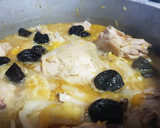 Foto del paso 4 de la receta: Pollo con salsa de naranja y ciruelas