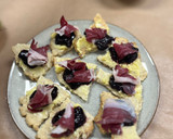 Foto del paso 4 de la receta: Canapés de jamón de pato con salsa casera de arándanos