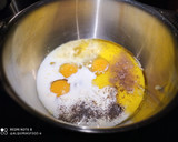 Foto del paso 3 de la receta: Quiche de Salchichas y Tres Quesos en Olla Programable
