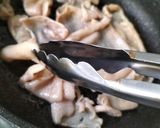 Foto langkah ke 3 dari resep Minyak kulit ayam untuk mpasi.