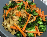 Foto del paso 6 de la receta: Tallarines con langostinos, salsa de ostras y verduras! 😍🥦🥕🍜