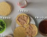 Foto del paso 9 de la receta: Tostadas de Tinga de Pollo