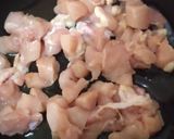 Foto langkah ke 1 dari resep Tumis ayam sayuran lada hitam.