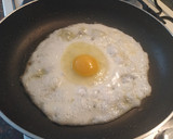 Foto del paso 1 de la receta: Tortilla de huevo a la plancha