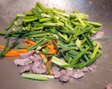 肉絲炒韭菜花的食譜步驟3照片