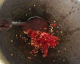 รูปขั้นตอนการทำที่ 1 ของ เส้นใหญ่ผัดกะเพราไก่สับ ไข่ดาวกรอบ