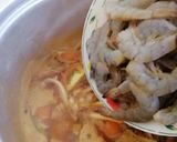 Gambar langkah 6 resipi Tom Yam Goong Udang.
