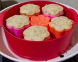 Foto langkah ke 6 dari resep Bolu Pisang Kukus No Mixer.