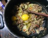 Foto del paso 4 de la receta: Papas rellenas con ensalada mixta 🥗🥔