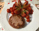 Foto del paso 3 de la receta: Hamburguesa de pollo con flor de tomate y pimiento asado