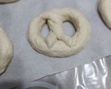 Foto del passaggio 4 della ricetta Bretzel