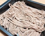 Hình bước làm 1 của món Mì Soba Chestnut Sốt Phô Mai Xanh Gorgonzola, Táo & Sò Điệp