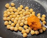 Foto del paso 2 de la receta Garbanzos en ensalada con sobrasada, butifarra y huevo
