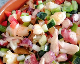 Foto del paso 6 de la receta: Pipirrana de pulpo y langostinos