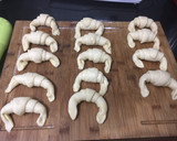 Foto del paso 5 de la receta: Medialunas de manteca