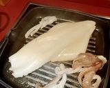 Foto del paso 3 de la receta: Calamar a la plancha con patatas, en salsa Mery