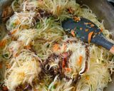 Foto langkah ke 2 dari resep Lumpia Bihun Sayur.