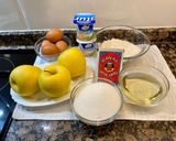 Foto del paso 1 de la receta: Pastel de yogur y manzana