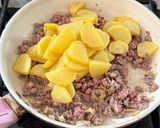 Foto langkah ke 3 dari resep Kentang masak kecap.