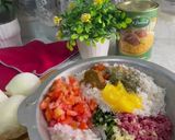 A picture of step 1 of Onion Dolma.