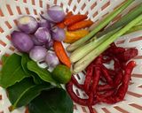 Foto langkah ke 1 dari resep Sambal Matah Asli Resep Bali.