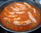 Foto del paso 6 de la receta Salchichas en salsa de tomate con guisantes