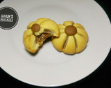A picture of step 6 of Chocolate Flower Cookies.