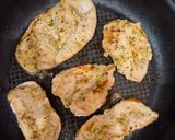 Pestós/Erős Pistás-sajtos csirkemell szelet recept fázis 2 fotója