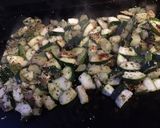 Une image de l'étape 5 de Saucisses de Toulouse grillées courgette épicée et herbes aromatiques.