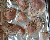 Foto del paso 3 de la receta: Pollo troceado al horno con zumo de lima/limón