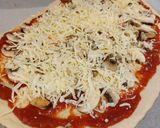 Foto del paso 2 de la receta: Fácil y rico! Pizza de mariscos con alcaparras :)