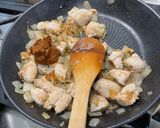 Une image de l'étape 11 de Poulet au curry,gingembre et amandes.