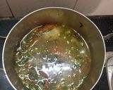 Hình bước làm 9 của món Canh dưa chua cá diêu hồng - ăn kèm rau sống
