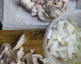 Foto langkah ke 1 dari resep Nasi Tim Ayam Jamur.