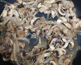 Foto del paso 2 de la receta: Muslitos de pollo en crema de leche