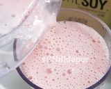 Gambar langkah 4 resipi Strawberries Soy Smoothies.