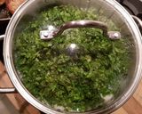 Foto langkah ke 2 dari resep Stamppot boerenkool/ curly kale mash.