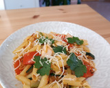 Foto del paso 4 de la receta: Pasta con pollo, calabacín y tomate