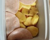 Egyszerű sajtos-sonkás-krumplis egytálétel recept fázis 1 fotója