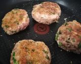 Foto del paso 8 de la receta: Hamburguesa de cerdo y espinacas