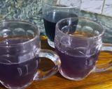 A picture of step 2 of Cinnamon butterfly pea tea.